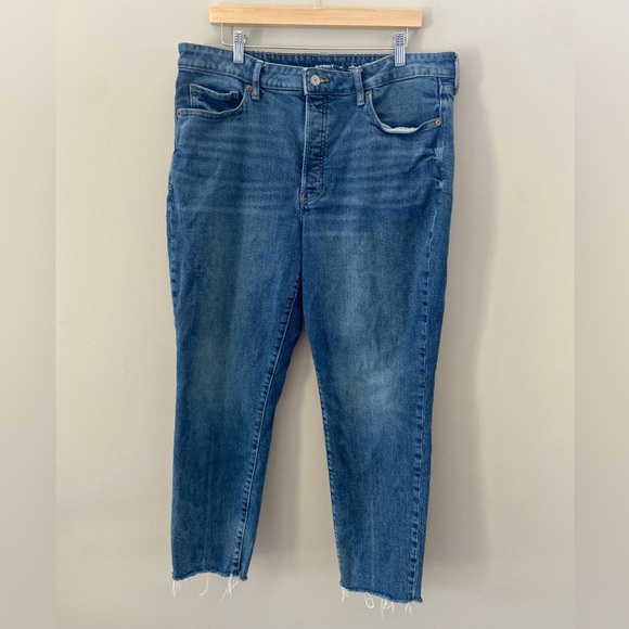 Old Navy High Rise O.G. Straight Cropped Ankle Curve Raw Hem Denim Jeans - Picture 3 of 6